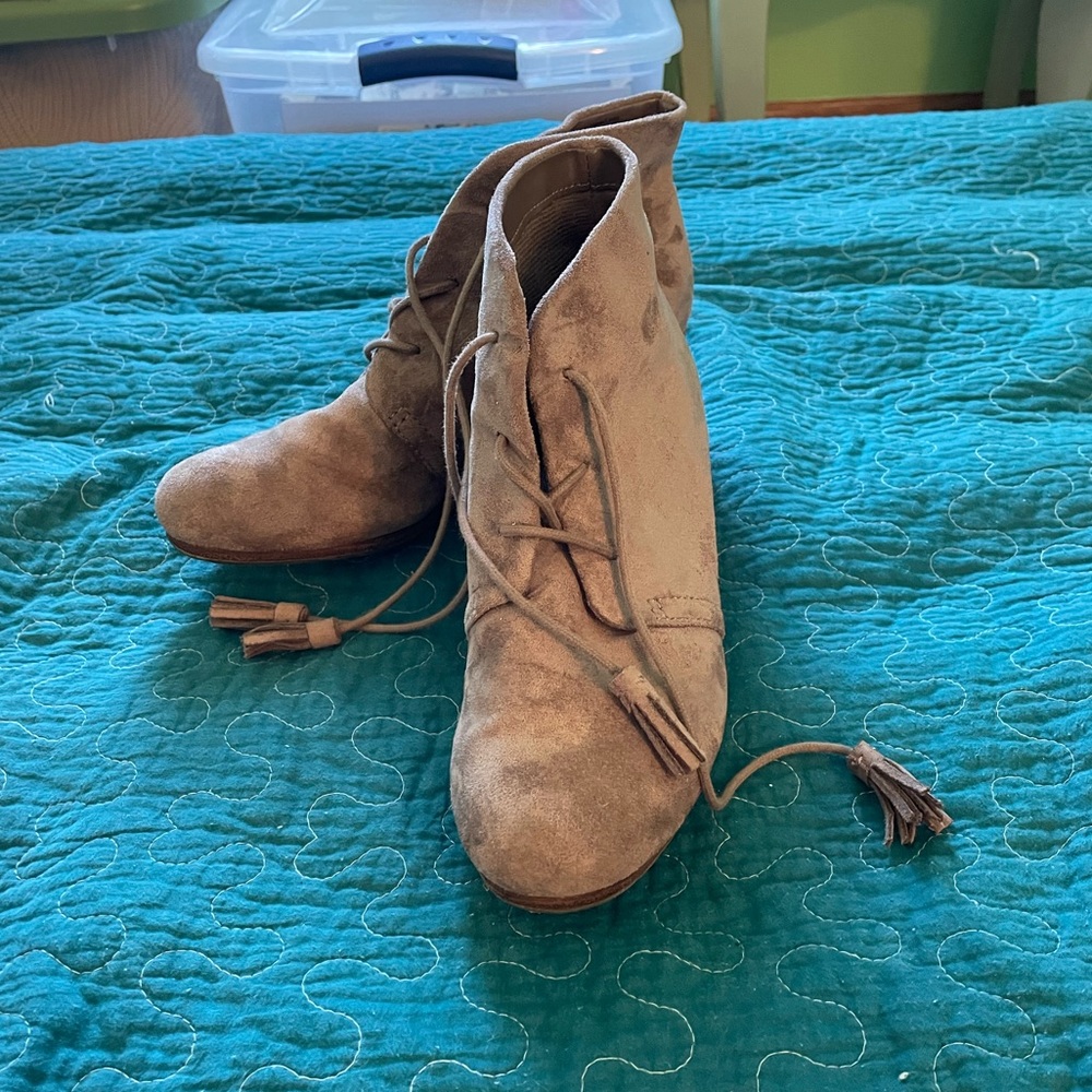 Dr Scholls 8.5 light brown booties